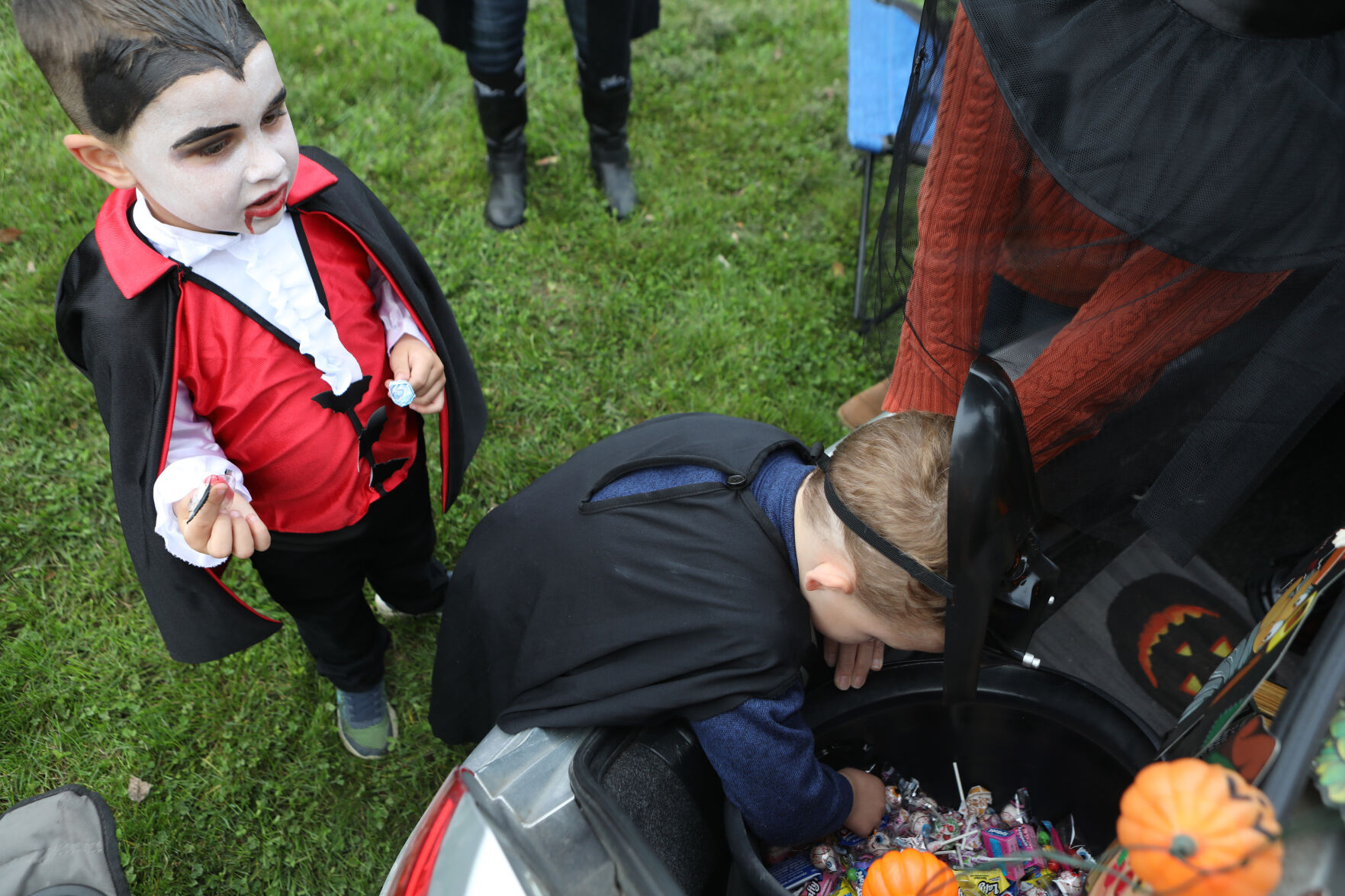 Elam Benne grabs candy